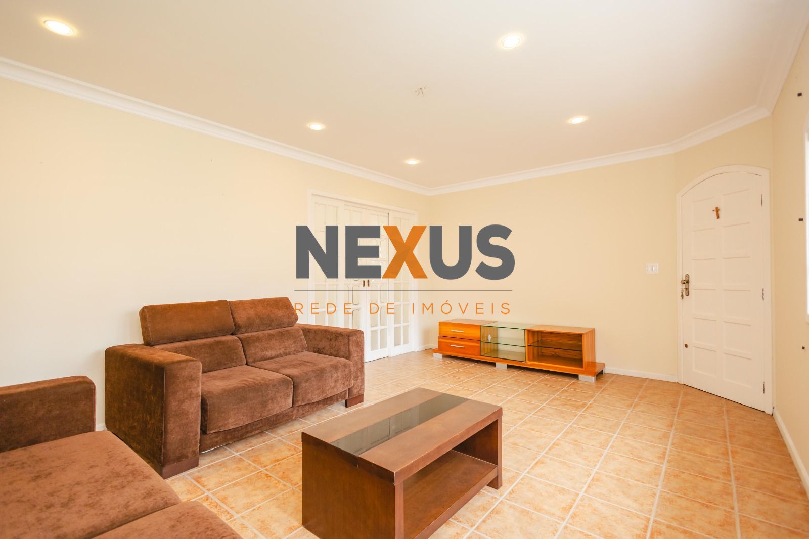 Casa térrea   2 imóveis no terreno | 3 casas e vagas para 10 c...