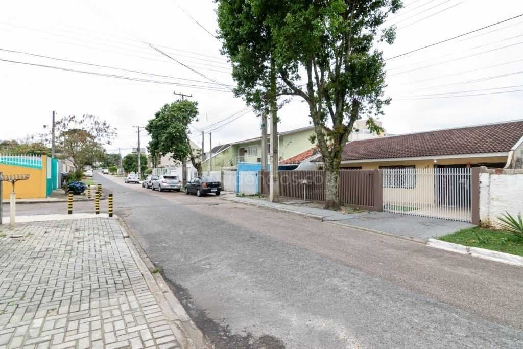 Casa à Venda no Uberaba  3 Dormitórios, Suíte e Terreno Amplo