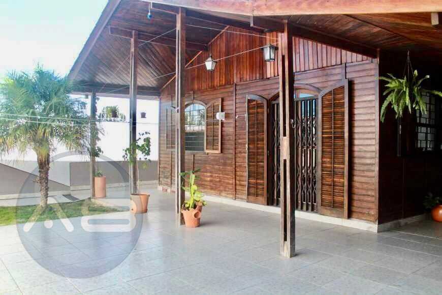 Casa Ampla e Diferenciada à Venda, Conforto e Espaço no Local ...