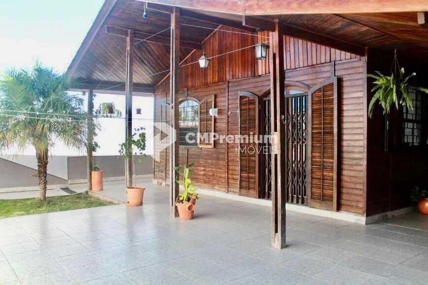 Casa Ampla e Diferenciada à Venda, Conforto e Espaço no Local ...