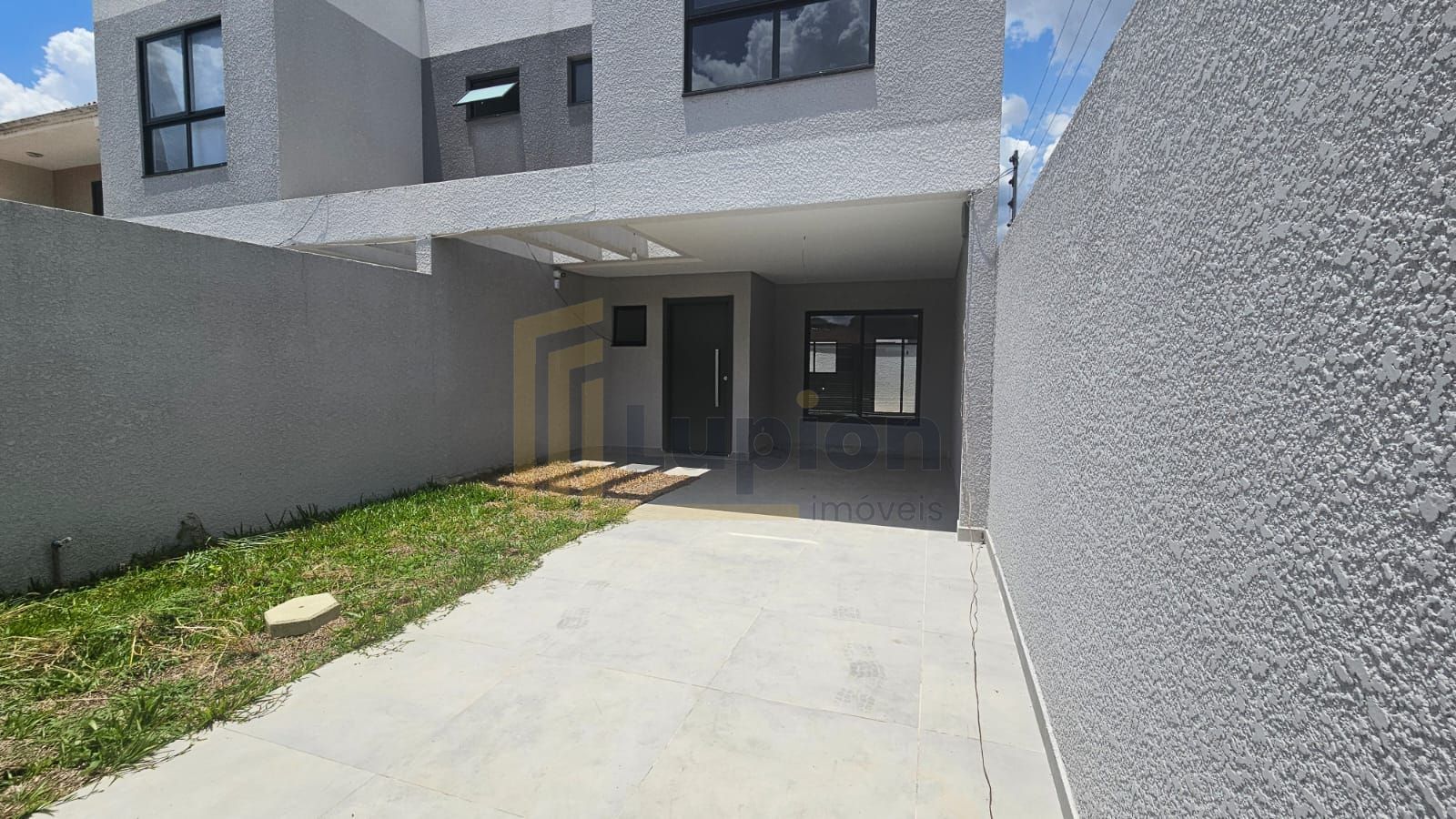 Lindo Sobrado à Venda no Boqueirão  Conforto e Localização Pri...