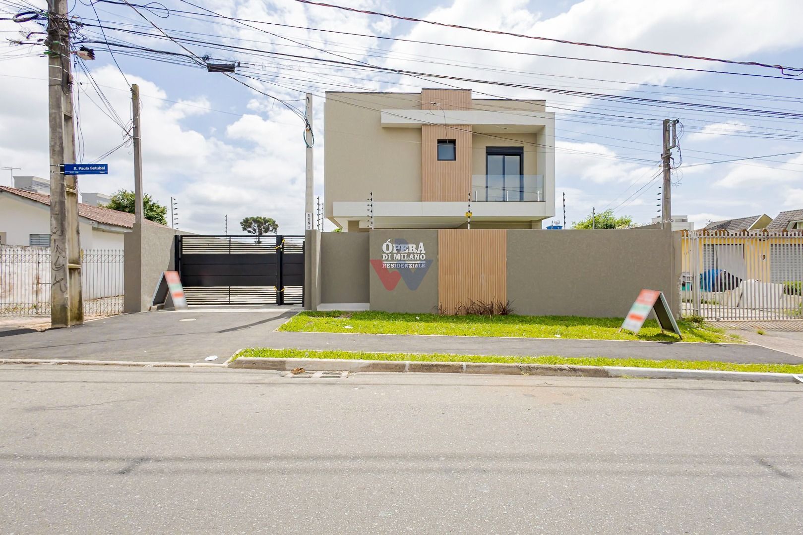 Sobrado Duplex com Suíte, Churrasqueira e Localização Privileg...