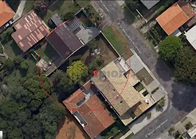 Terreno à Venda no Tingui, Curitiba  837 m  em Localização Pri...