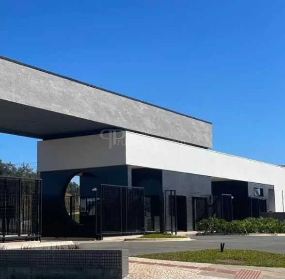 Terreno 450m  em Condomínio Fechado de Alto Padrão com Lazer C...