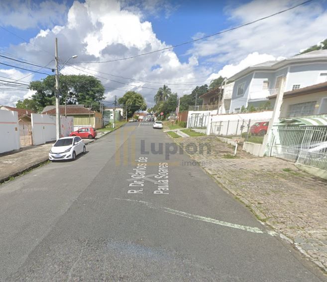 Casa Comercial nos Mercês  Amplo Espaço e Localização Estratégica