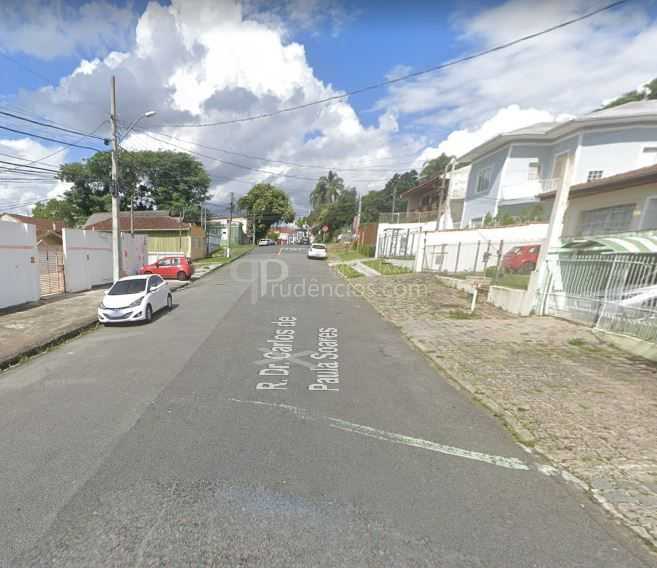 Casa Comercial nos Mercês  Amplo Espaço e Localização Estratégica