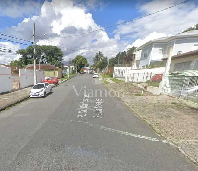 Casa Comercial nos Mercês  Amplo Espaço e Localização Estratégica