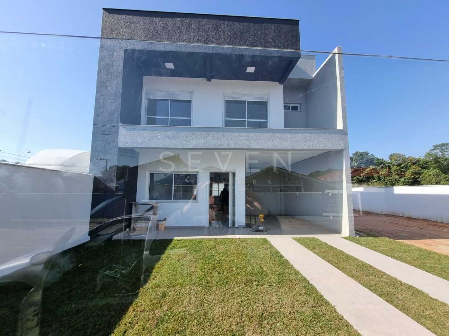 Sobrado à Venda na Praia de Itapoá  3 Suítes, Amplo Terreno e ...