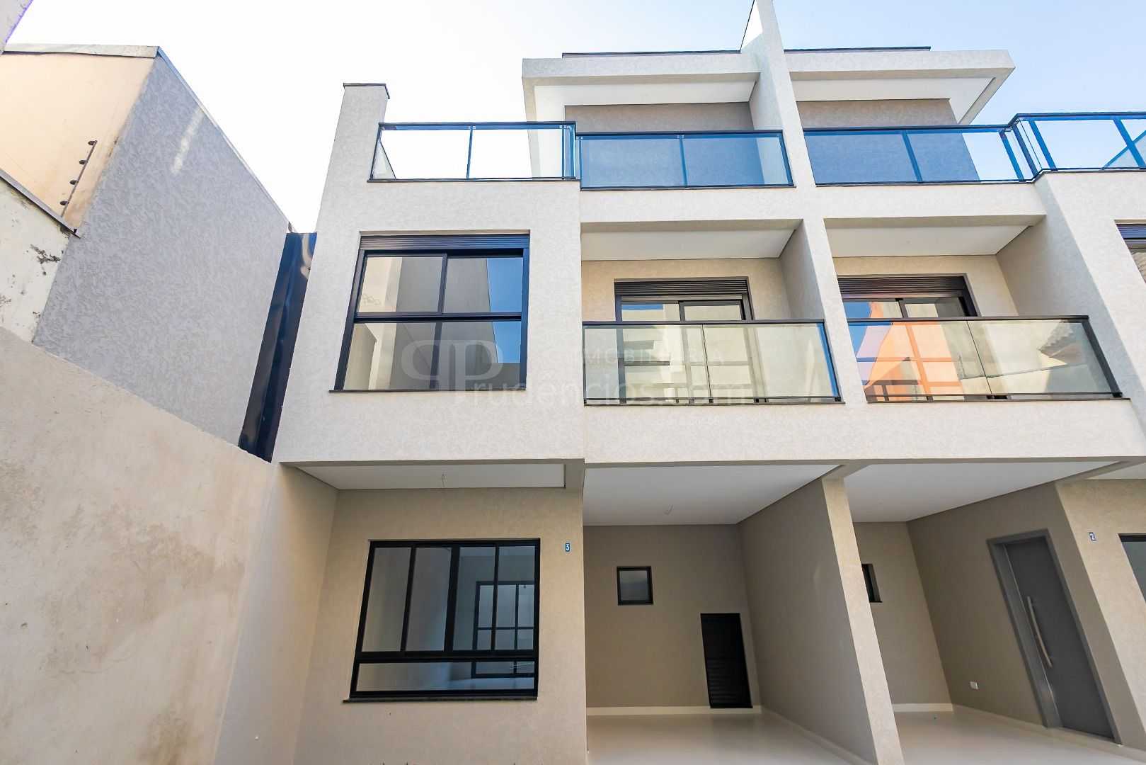 3 Unidades Residenciais Modernas com Terraço e Garagem em Loca...