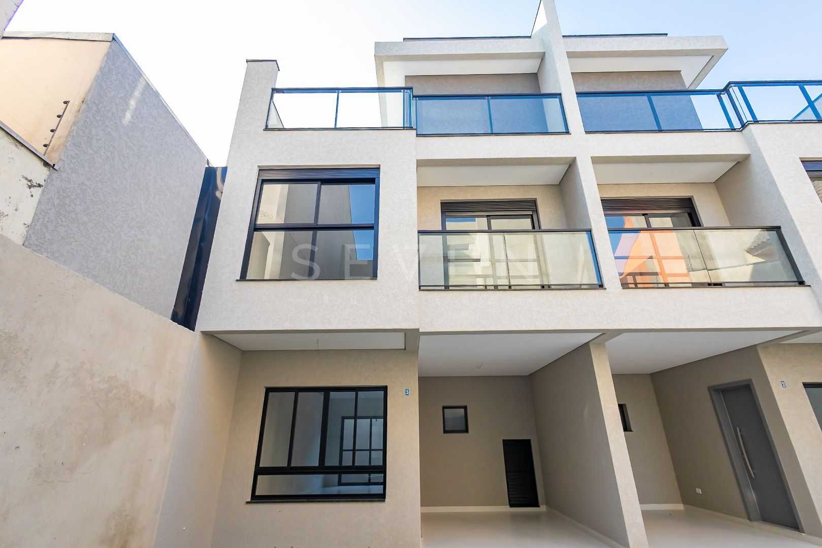 3 Unidades Residenciais Modernas com Terraço e Garagem em Loca...