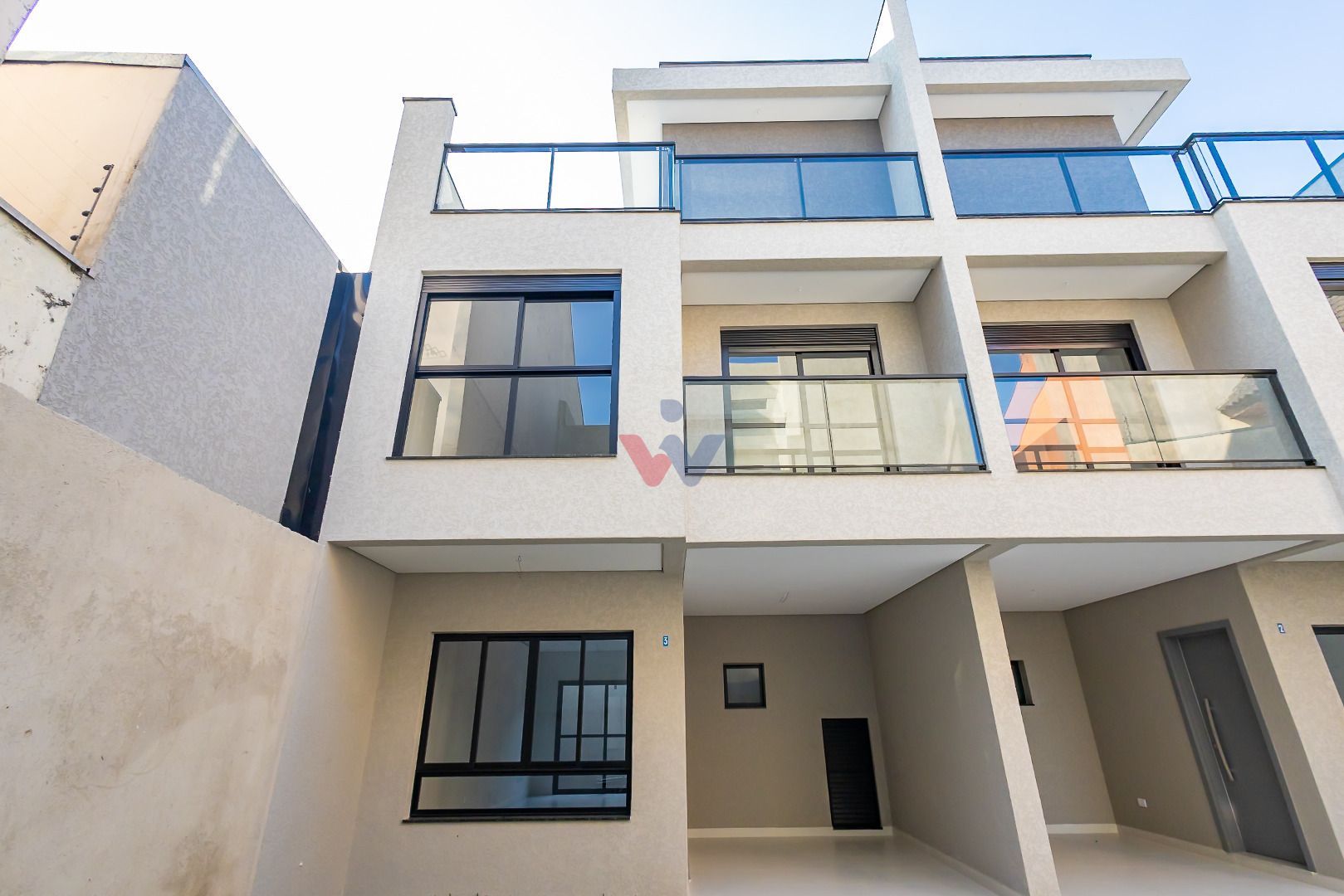 3 Unidades Residenciais Modernas com Terraço e Garagem em Loca...