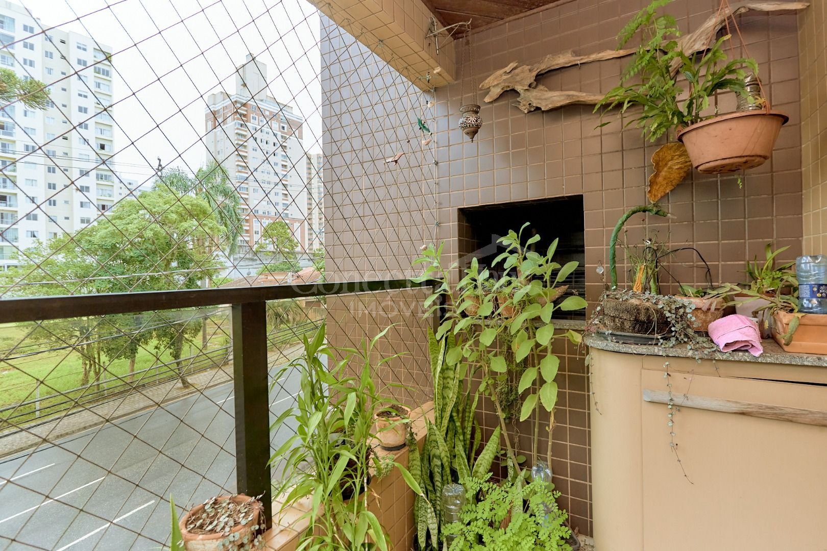 Apartamento 150m  no Cabral com sacada gourmet e lareira por R...