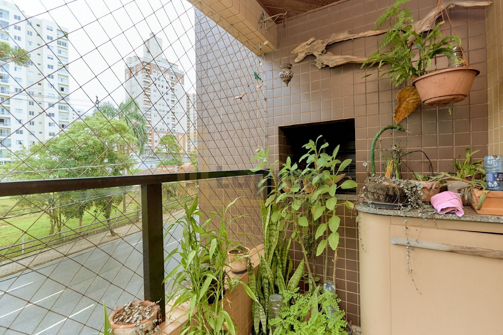 Apartamento 150m  no Cabral com sacada gourmet e lareira por R...