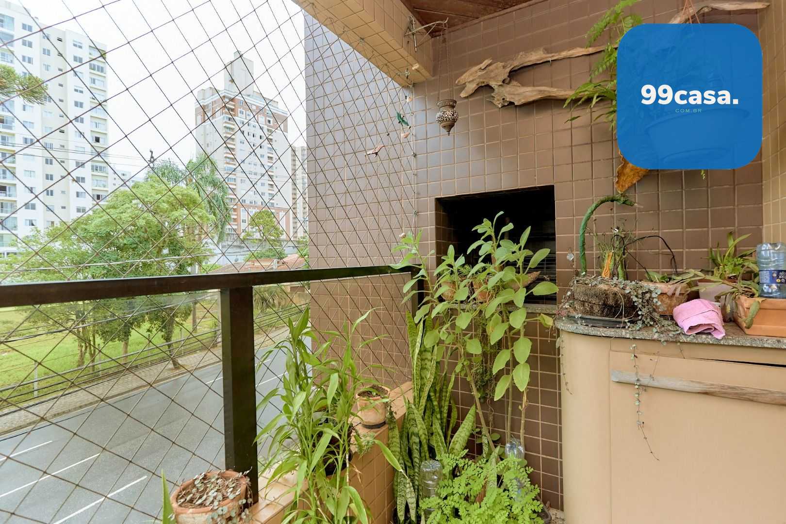 Apartamento 150m  no Cabral com sacada gourmet e lareira por R...