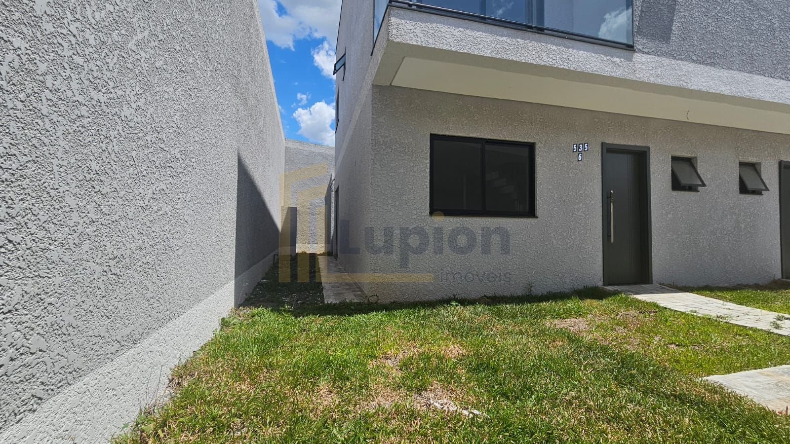 Lindo sobrado novo com terraço e vista da Serra do Mar  Boqueirão
