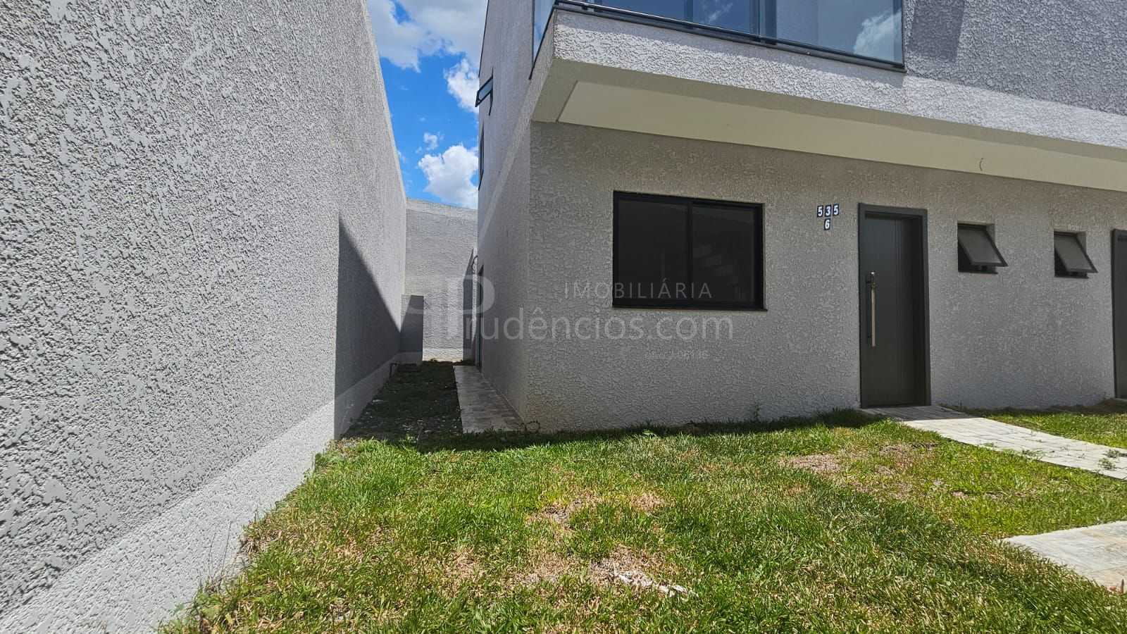 Lindo sobrado novo com terraço e vista da Serra do Mar  Boqueirão