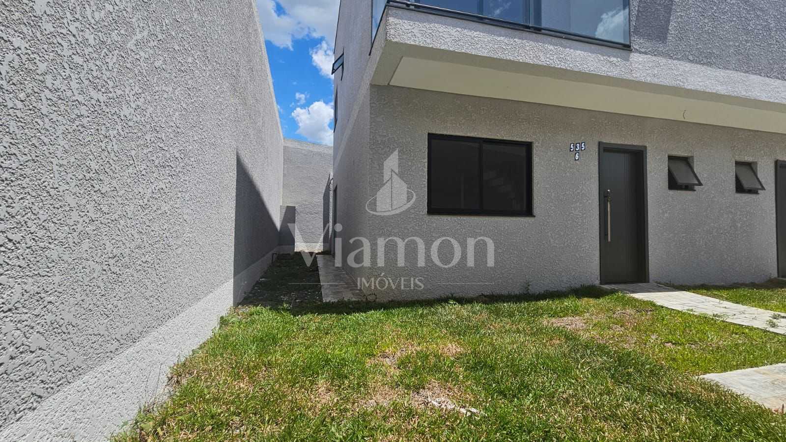 Lindo sobrado novo com terraço e vista da Serra do Mar  Boqueirão