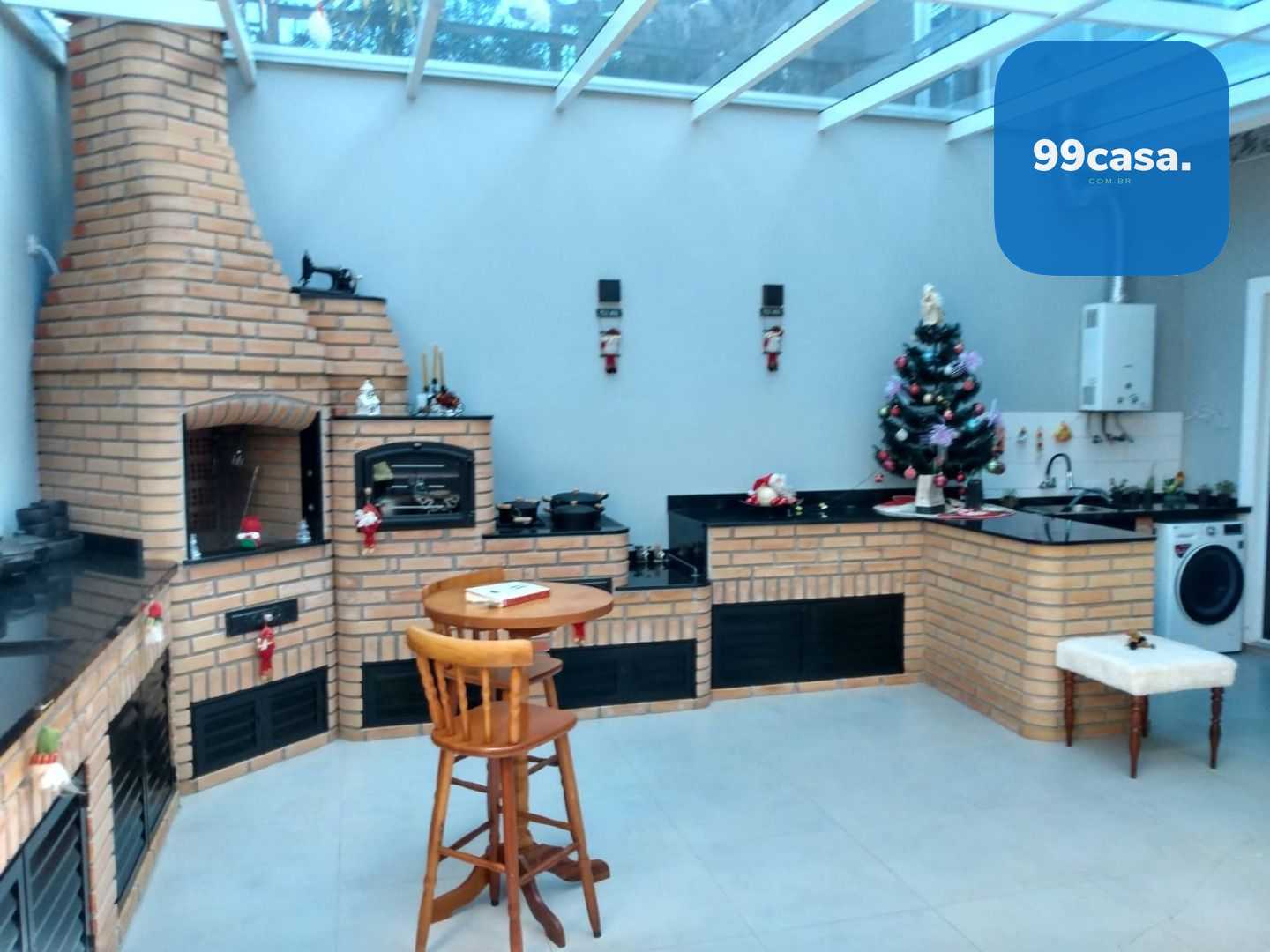 Triplex Moderno de 240m  com 4 Quartos, Ático e Churrasqueira ...