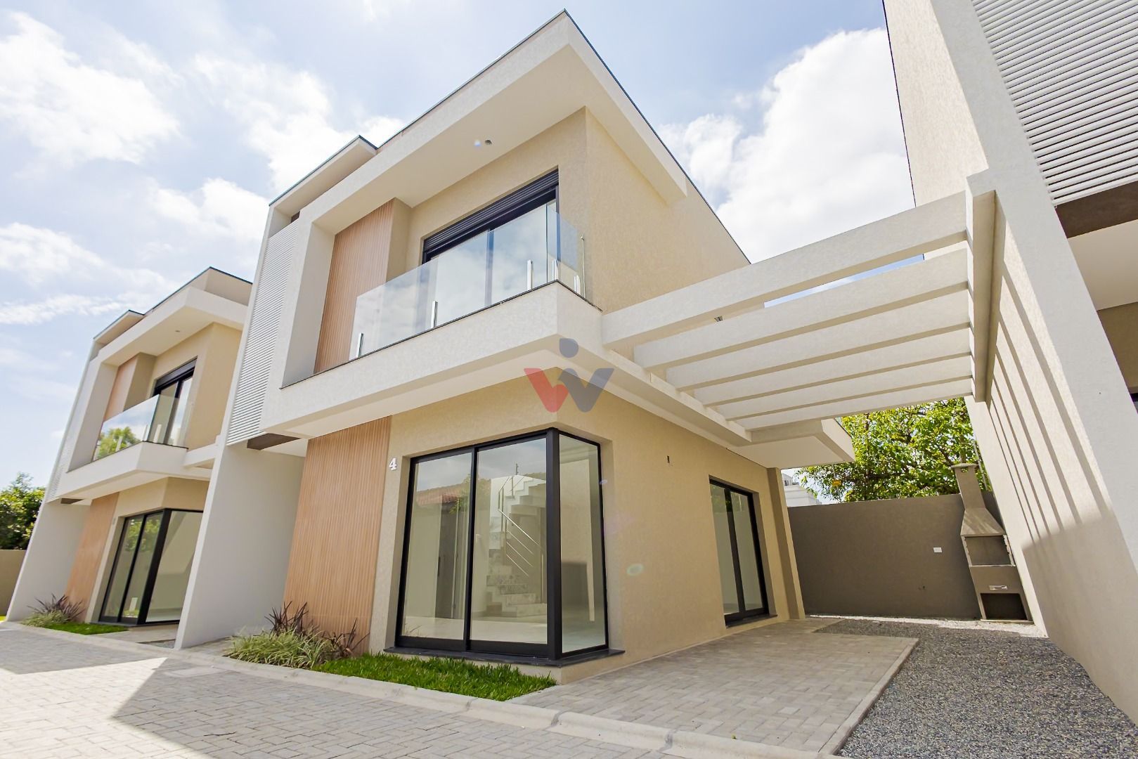 Sobrado Duplex com Suíte, Churrasqueira e Localização Privileg...