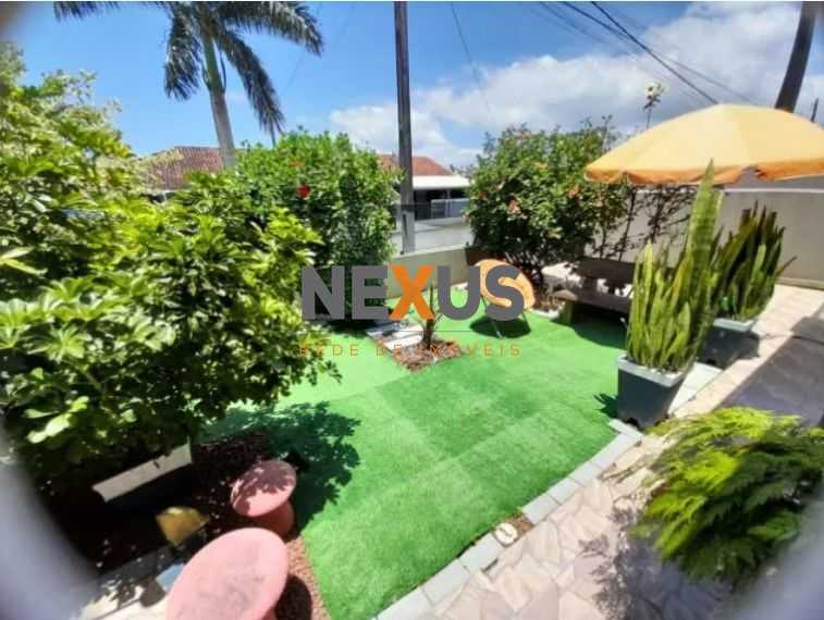 Casa à Venda a 500m do Mar com 2 Quartos, Churrasqueira e Garagem