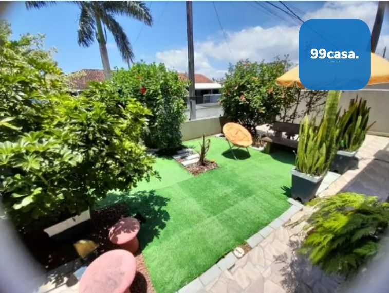 Casa à Venda a 500m do Mar com 2 Quartos, Churrasqueira e Garagem