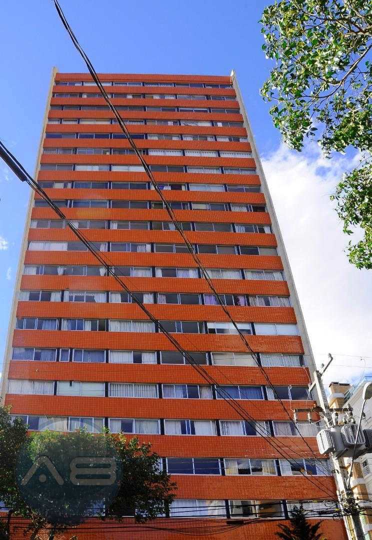 Apartamento Espaçoso no Centro de Curitiba  Andar Alto, 3 Dorm...