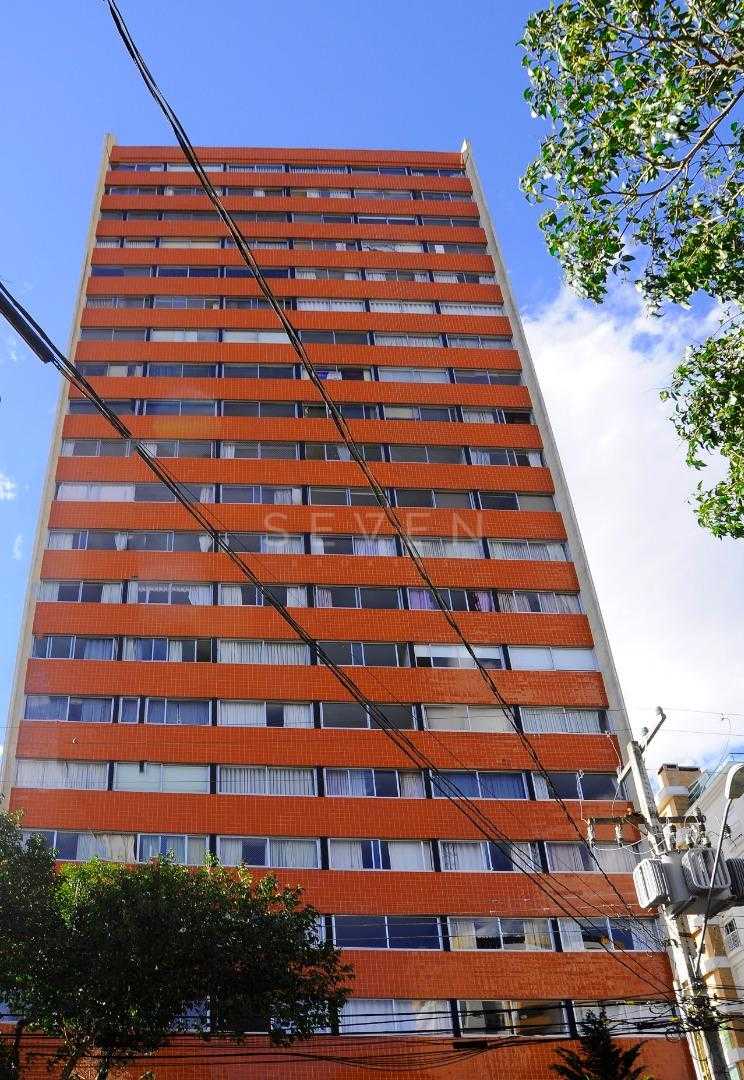 Apartamento Espaçoso no Centro de Curitiba  Andar Alto, 2 Dorm...