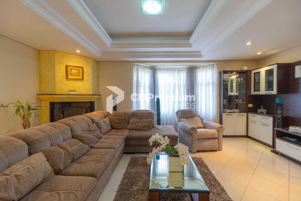 Sobrado Triplex à Venda no Vila Izabel, Curitiba, Espaço e Con...