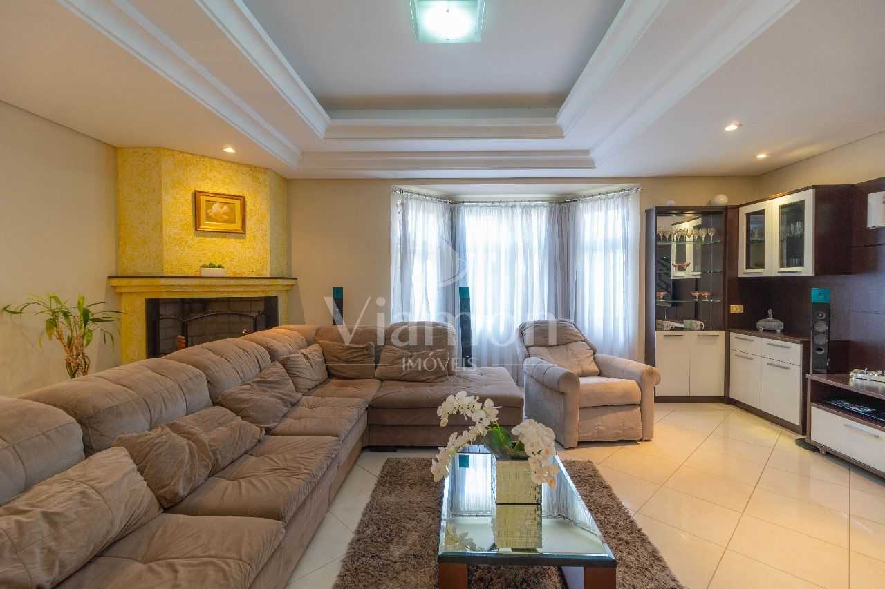 Sobrado Triplex à Venda no Vila Izabel, Curitiba, Espaço e Con...