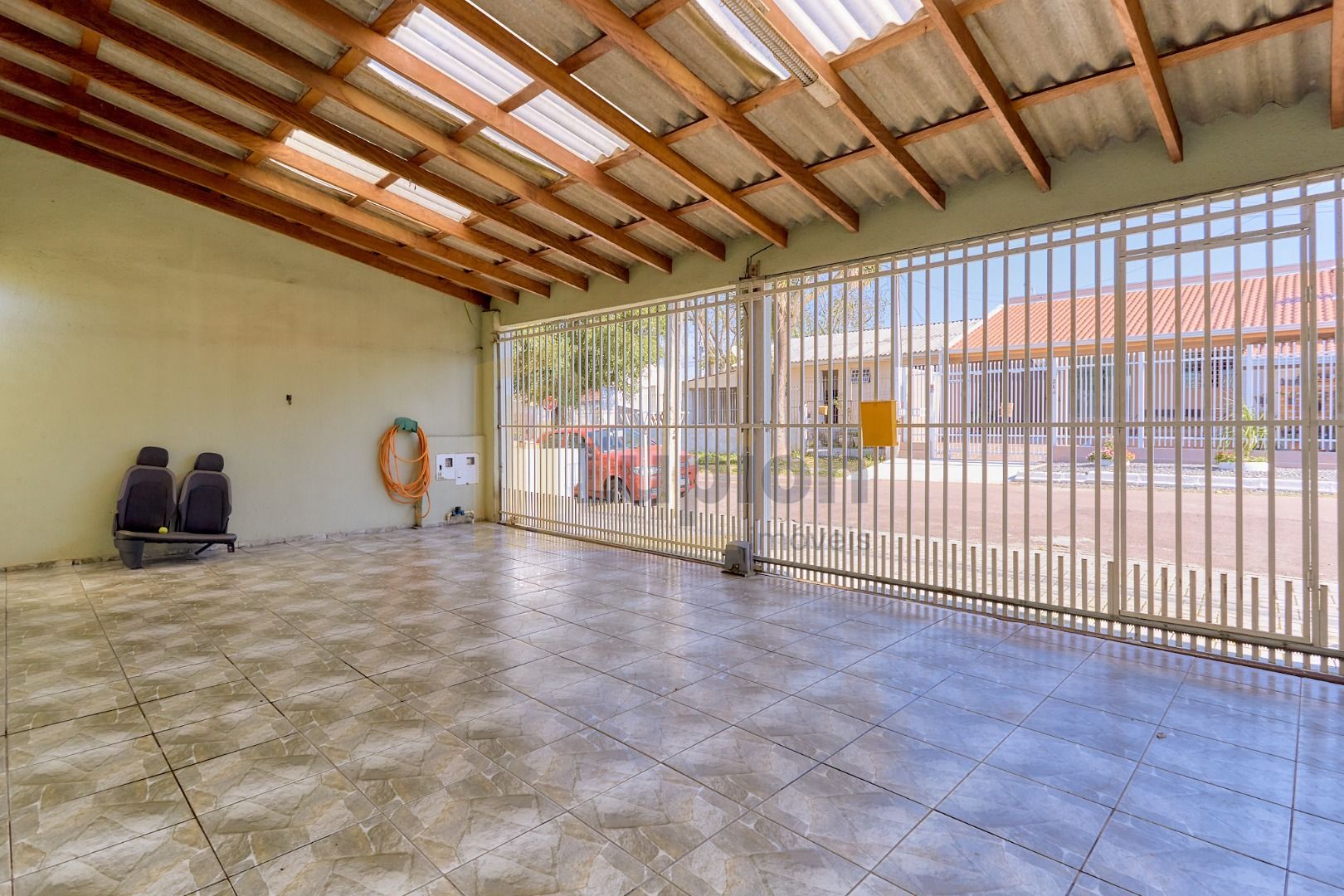 Excelente Casa com Edícula à Venda no Bairro Cidade Industrial...