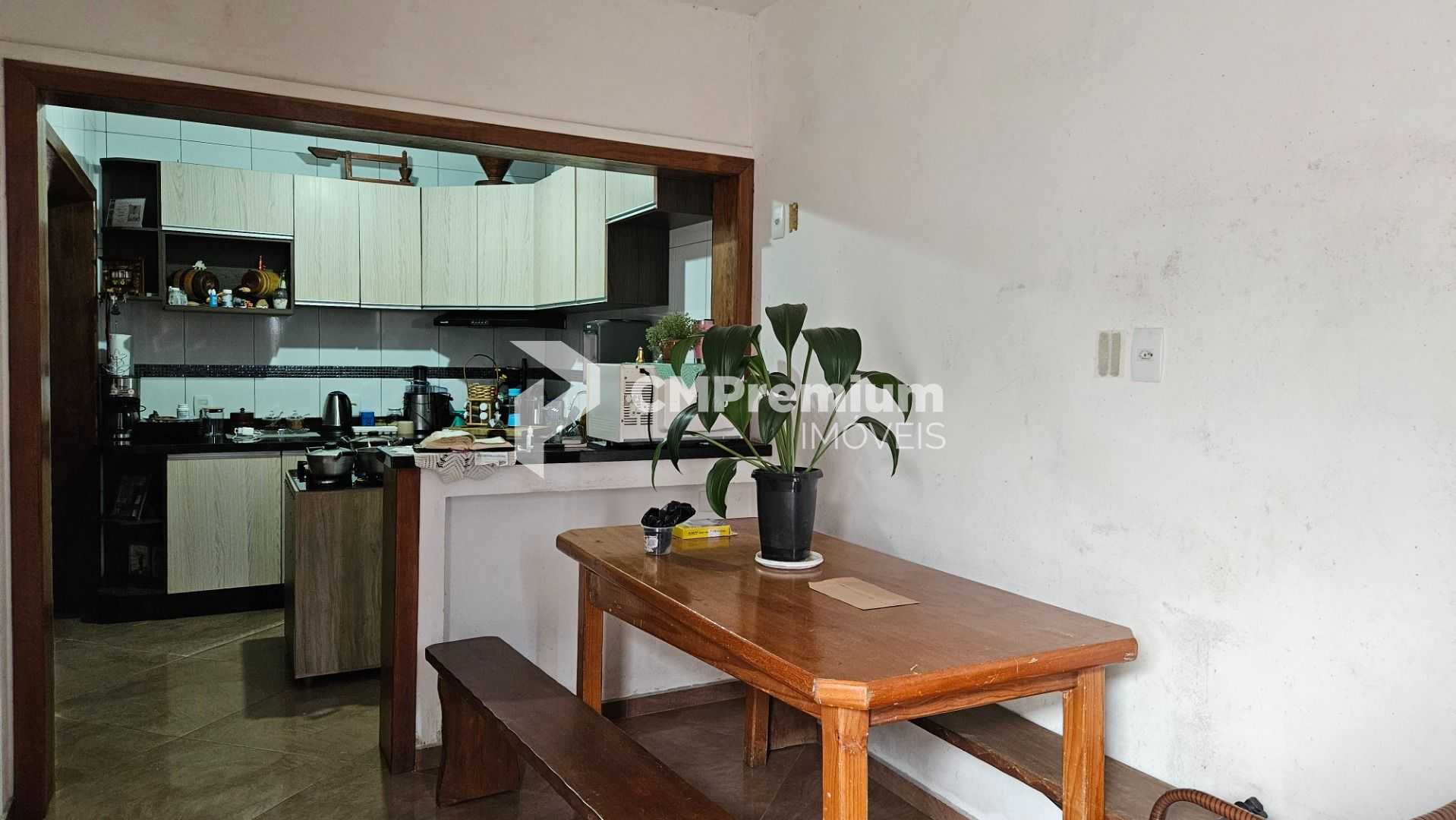 Sobrado Triplex 350m  com Terraço, Salão de Festas e Ótima Loc...