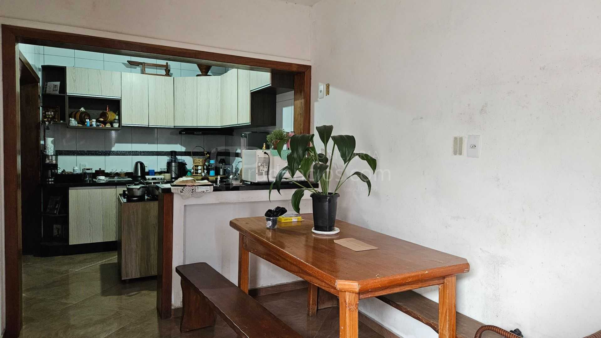 Sobrado Triplex 350m  com Terraço, Salão de Festas e Ótima Loc...