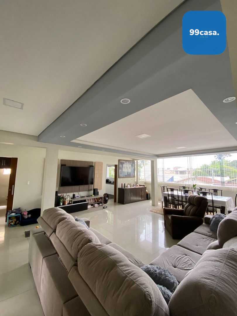 Casa ampla com terreno de 580m  em bairro privilegiado, Aceita...