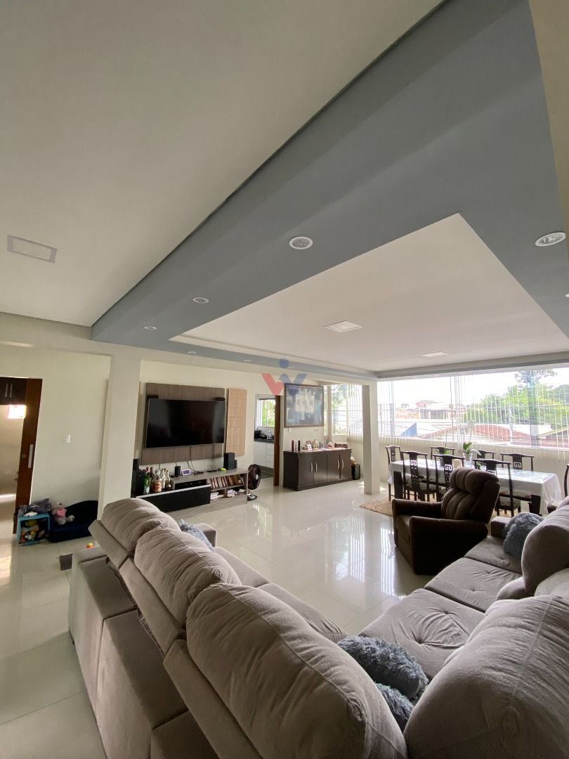 Casa ampla com terreno de 580m  em bairro privilegiado, Aceita...