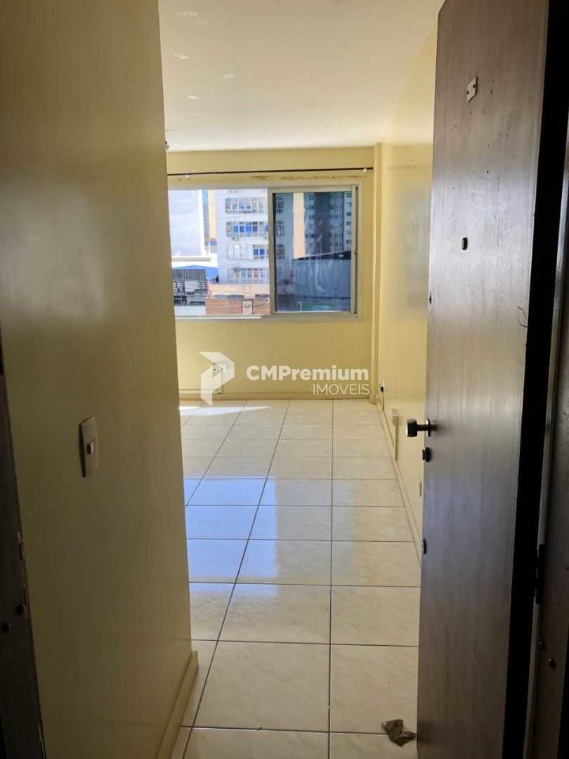 Sala Comercial Arejada e Pronta para Uso no Centro de Curitiba