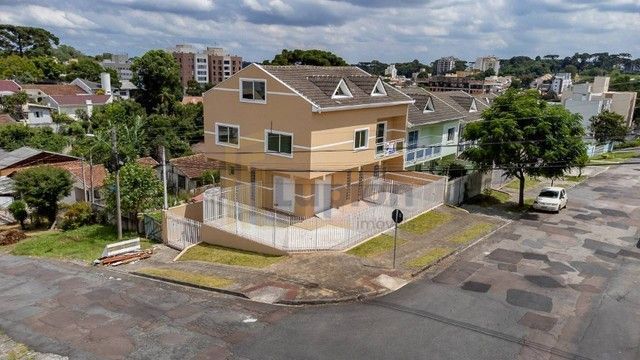 Sobrado com 3 Quartos, Loja no Térreo e Garagem para 5 Carros ...