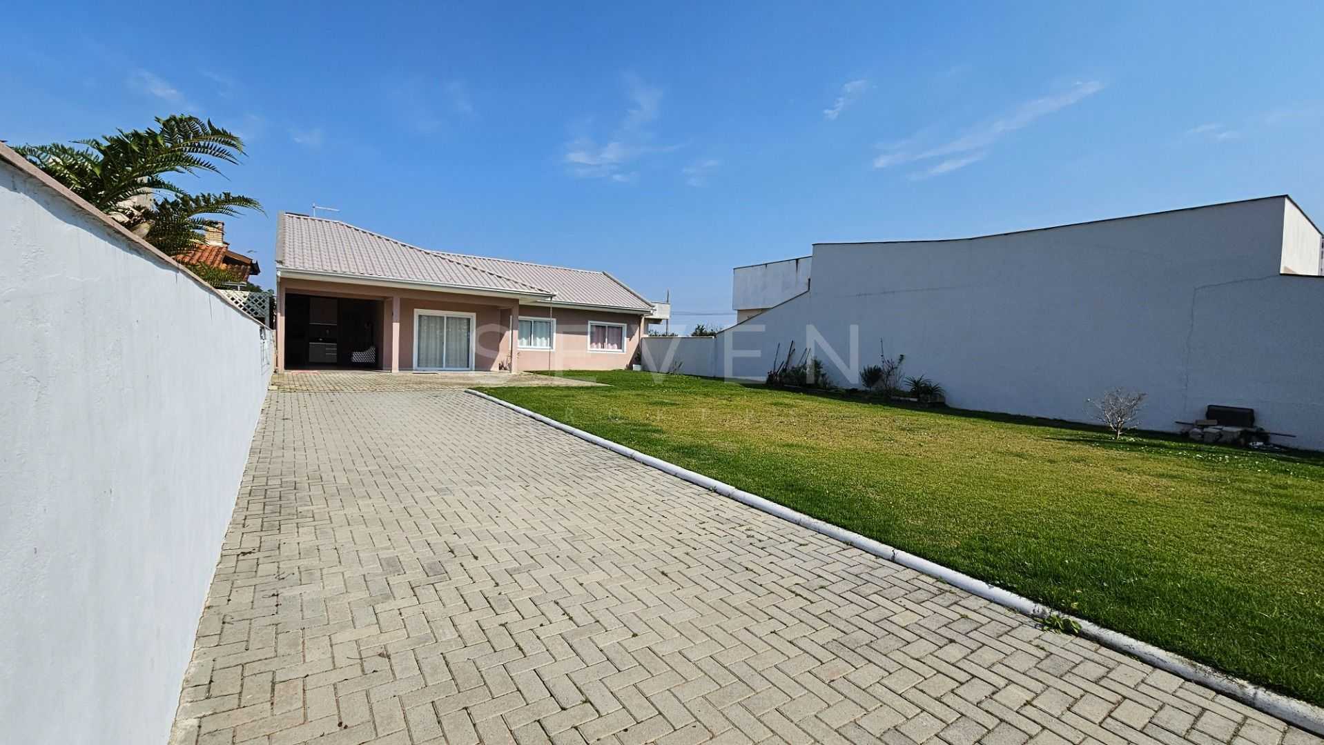 Ótima Casa na Praia do Ervino  4 Quartos, Piscina e Churrasque...