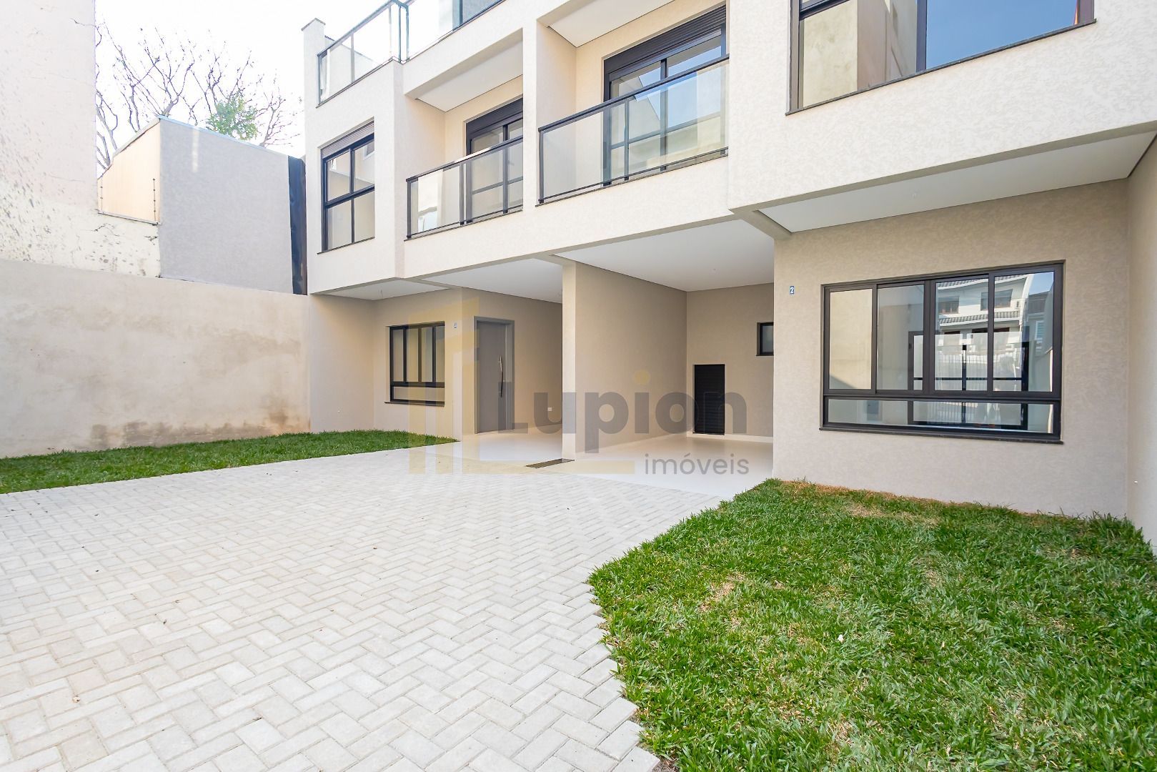 3 Unidades Residenciais Modernas com Terraço e Garagem em Loca...