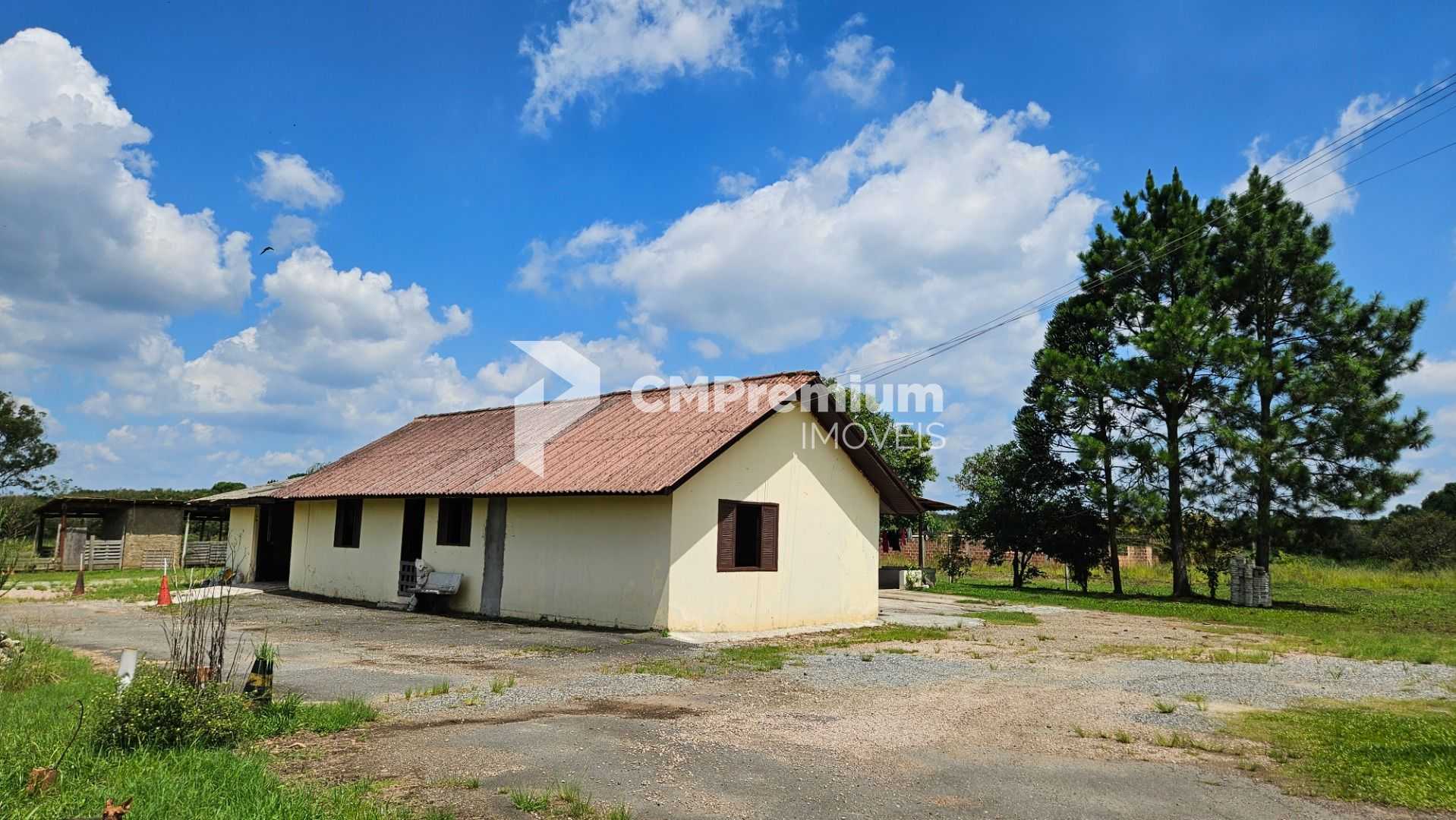 Área rural e urbana a 3 km do centro de Araucária com casa de ...