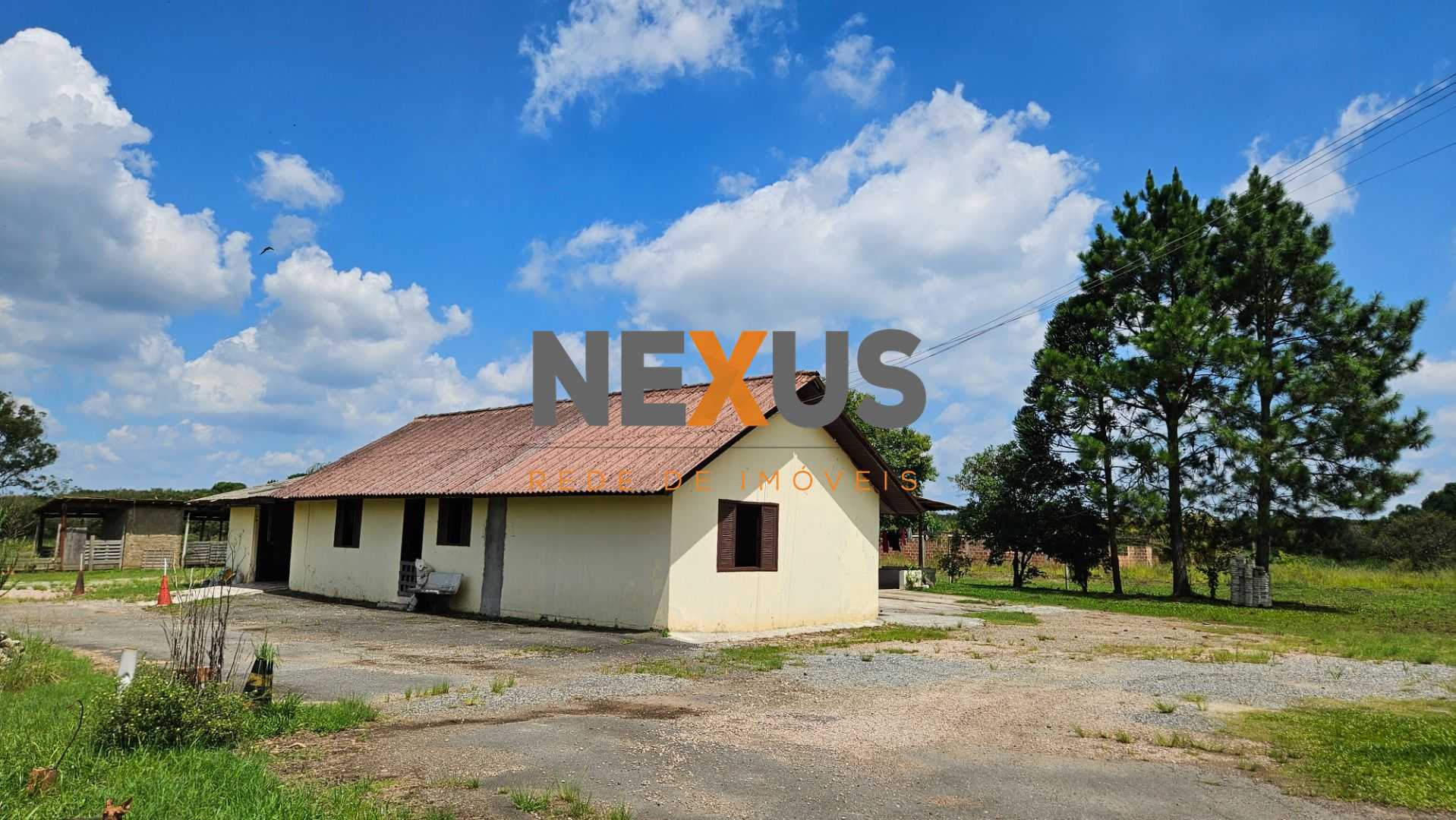 Área rural e urbana a 3 km do centro de Araucária com casa de ...