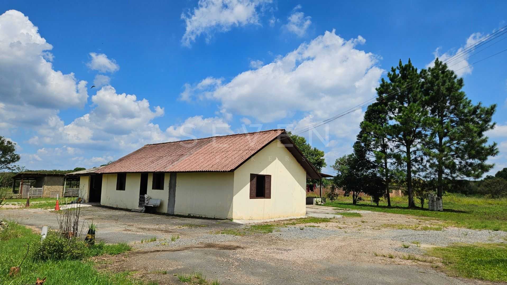 Área rural e urbana a 3 km do centro de Araucária com casa de ...