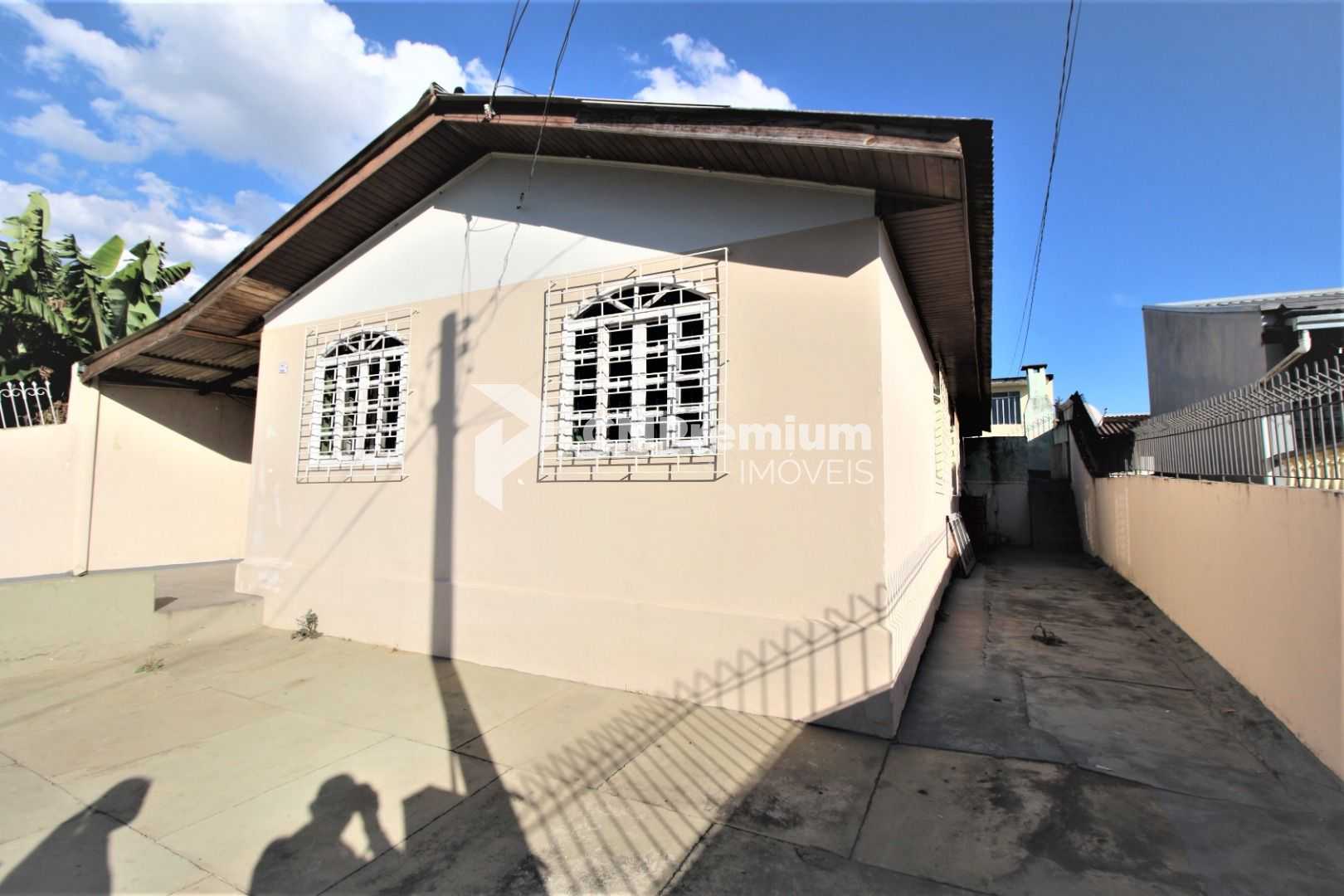 Terreno com 2 Casas à Venda em Colombo, Espaço, Conforto e Óti...