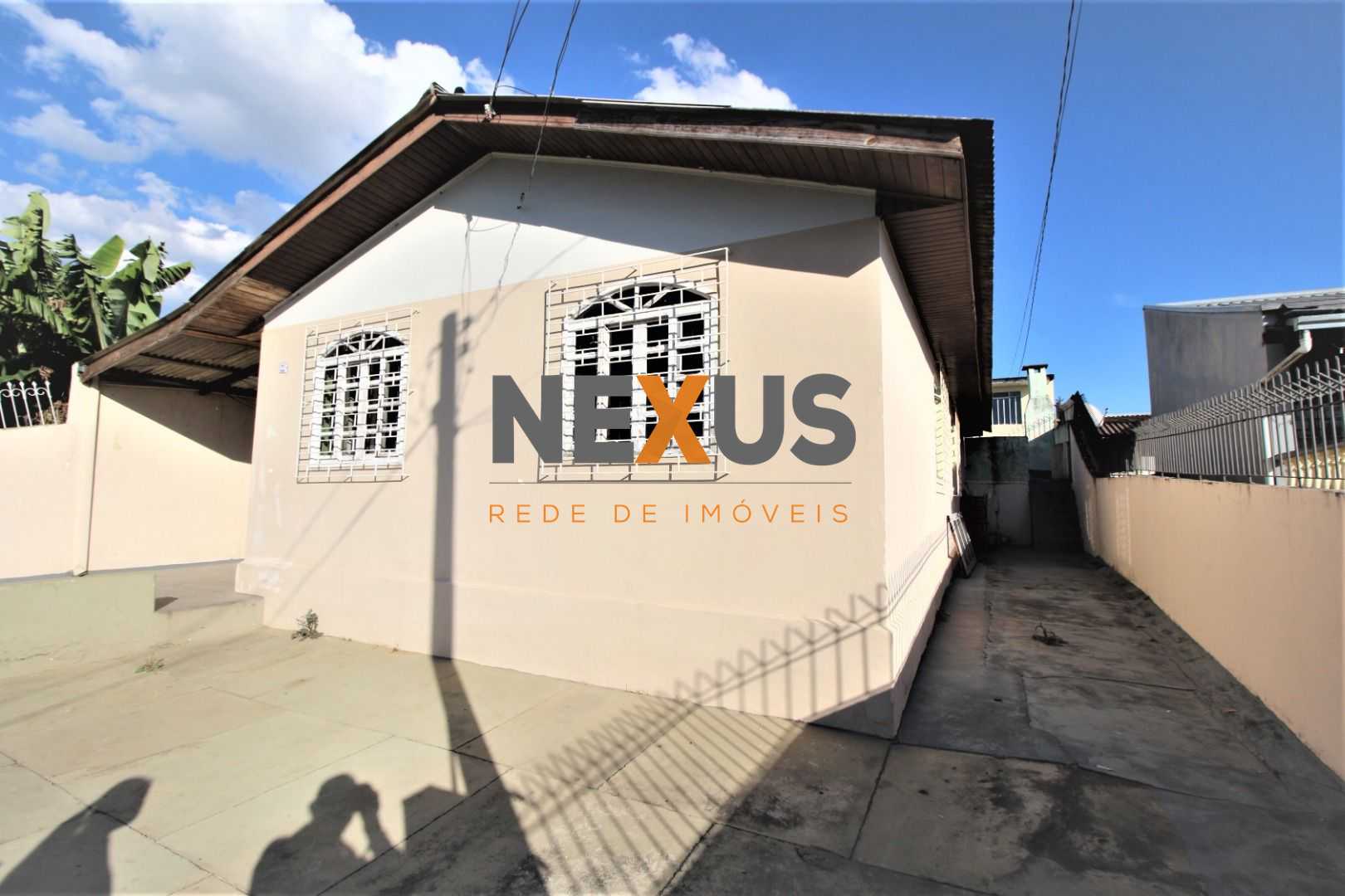 Terreno com 2 Casas à Venda em Colombo, Espaço, Conforto e Óti...