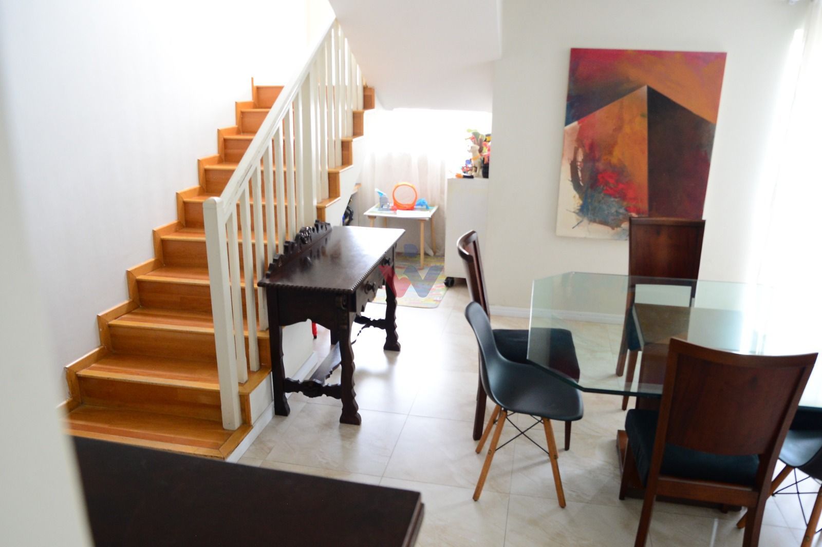 Casa ampla e elegante com suíte, lareira e espaço gourmet no P...