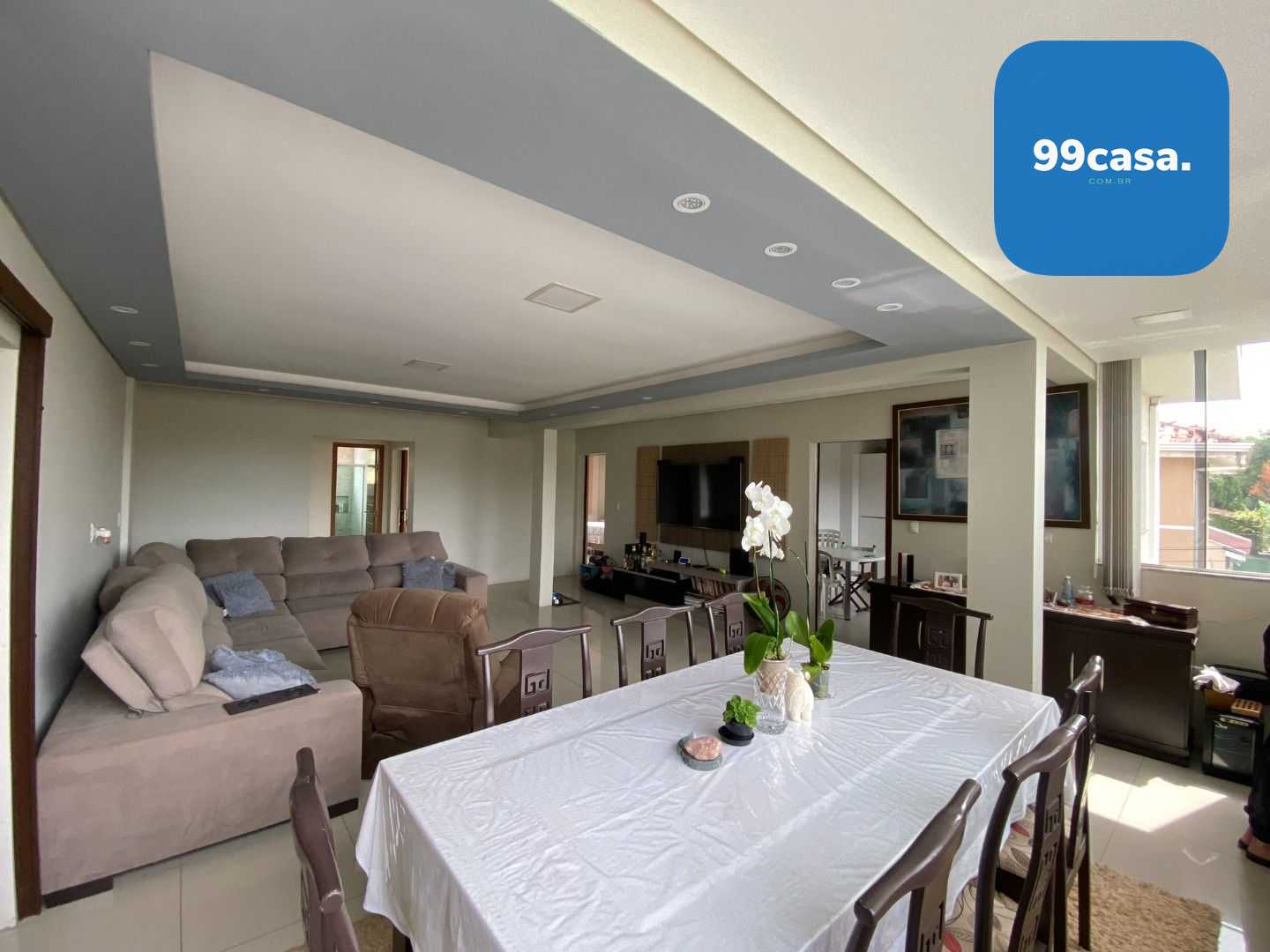 Casa ampla com terreno de 580m  em bairro privilegiado, Aceita...