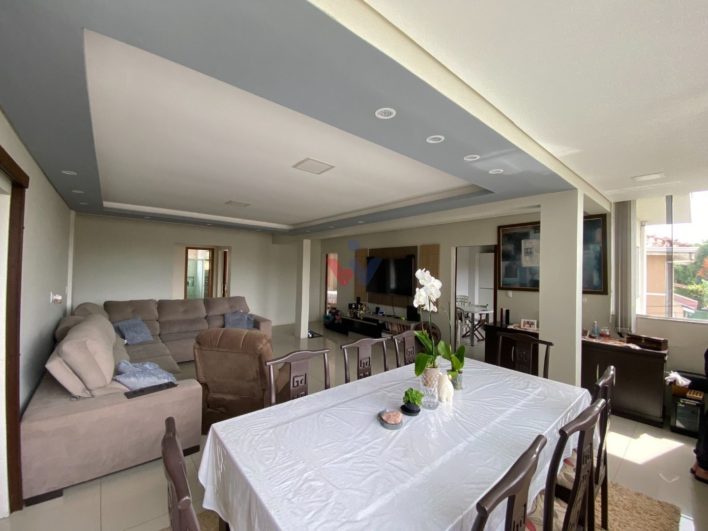 Casa ampla com terreno de 580m  em bairro privilegiado, Aceita...