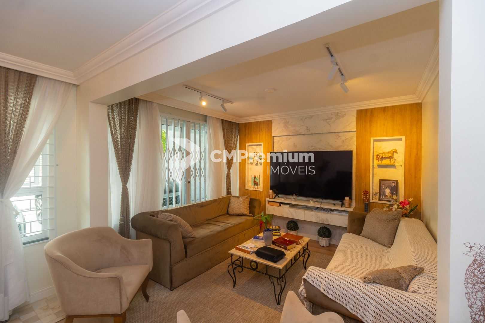 Lindo Sobrado Triplex no Bairro Seminário  3 Quartos, 2 Suítes...