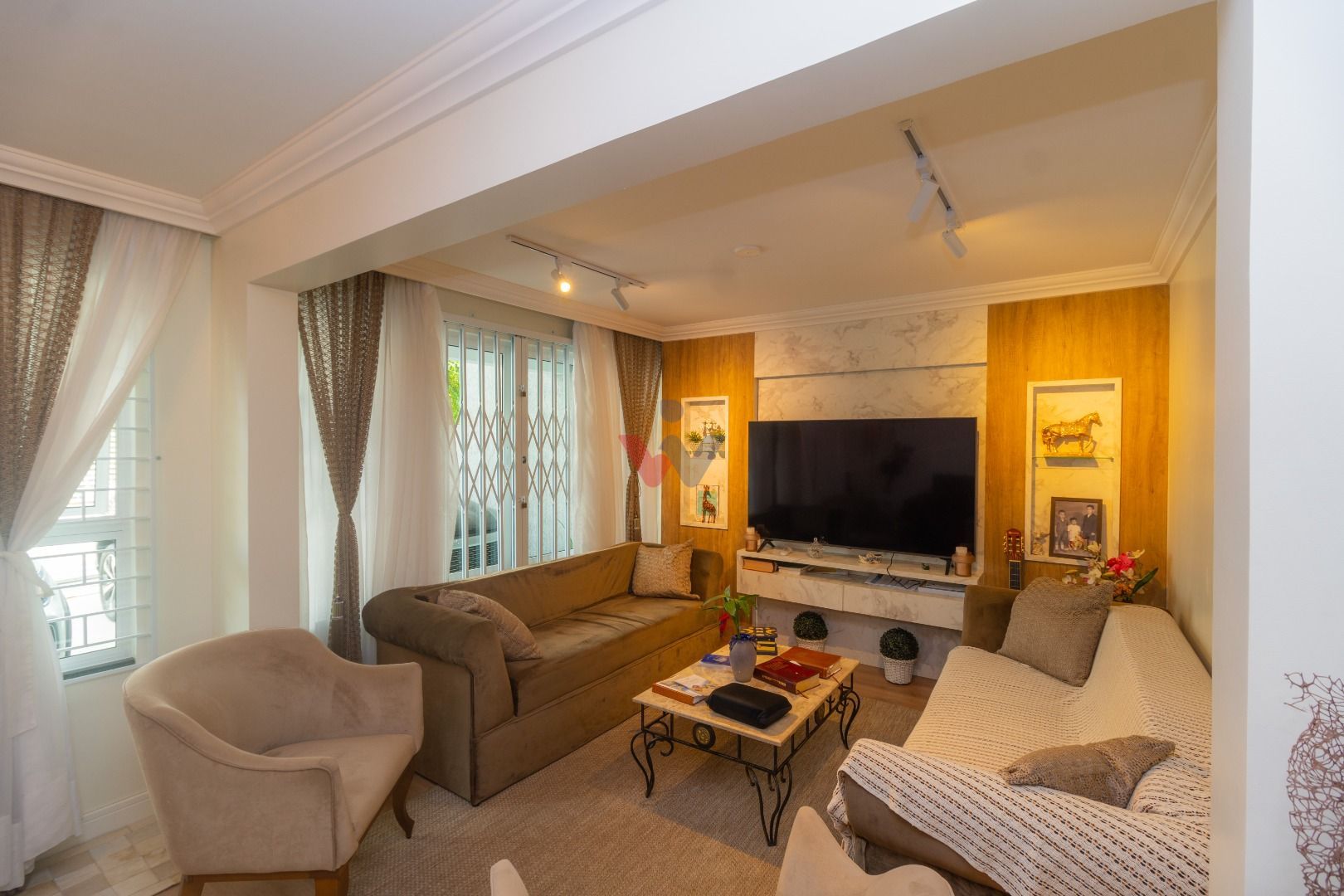 Lindo Sobrado Triplex no Bairro Seminário  3 Quartos, 2 Suítes...