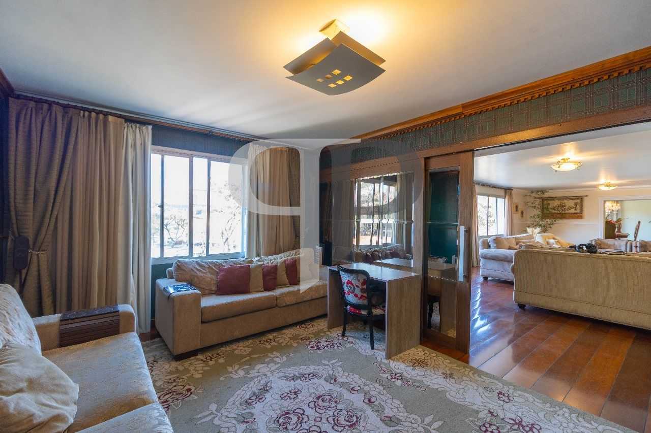 Apartamento Alto Padrão no Água Verde, 415m² Privativos, 3 VAG...