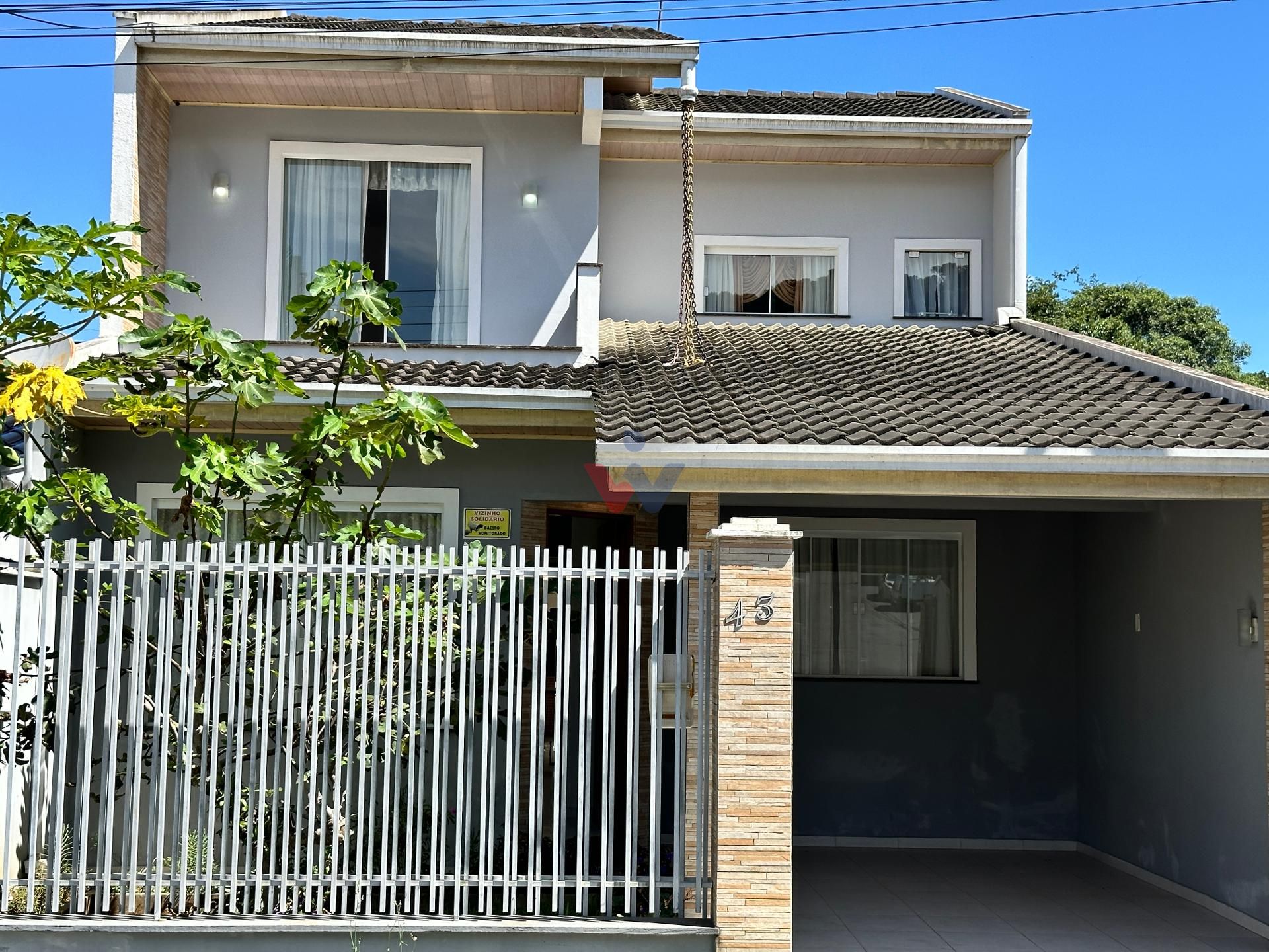 Sobrado à venda no Jardim Marinoni em Curitiba, 4 quartos, com...